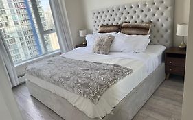 Beautiful Bright Modern Condo With Water View And Ac In Dt Vancouver 2Br,3Bd,2Bt Sleeps 6 Guests Free Parking Netflix Included