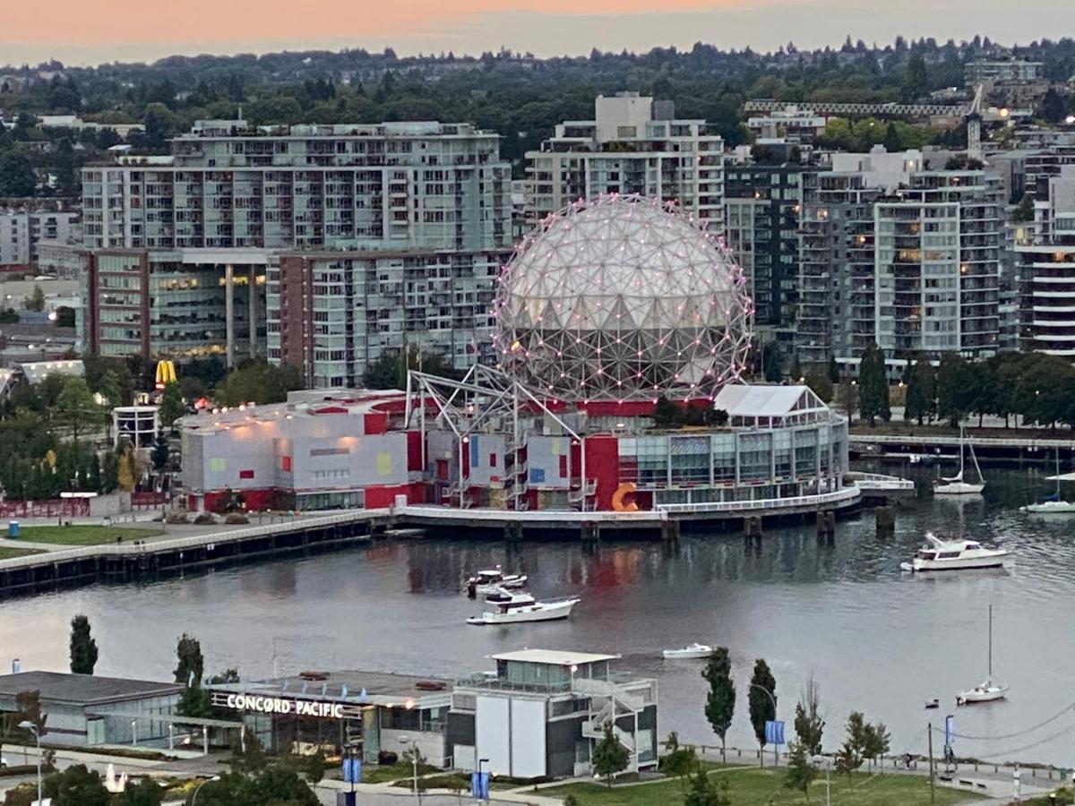Beautiful Bright Modern Condo With Water View And Ac In Dt Vancouver 2Br,3Bd,2Bt Sleeps 6 Guests Free Parking Netflix Included Exterior photo