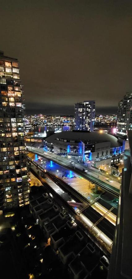 Beautiful Bright Modern Condo With Water View And Ac In Dt Vancouver 2Br,3Bd,2Bt Sleeps 6 Guests Free Parking Netflix Included Exterior photo