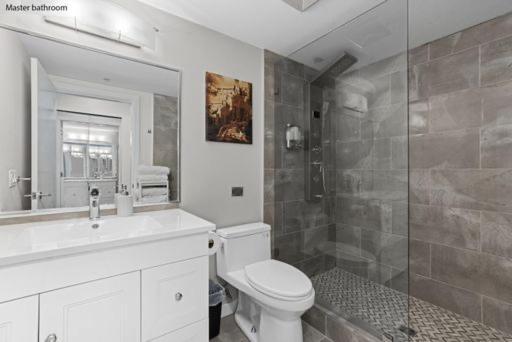 Beautiful Bright Modern Condo With Water View And Ac In Dt Vancouver 2Br,3Bd,2Bt Sleeps 6 Guests Free Parking Netflix Included Exterior photo