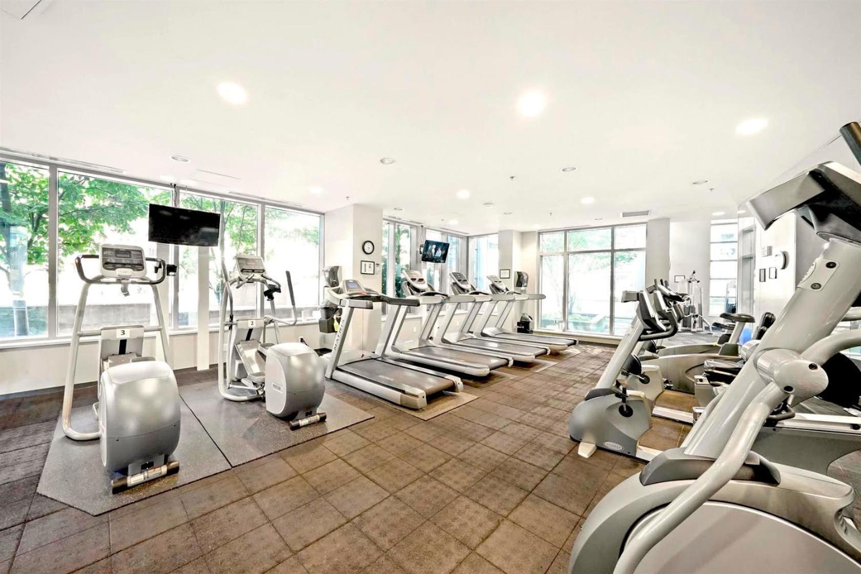 Beautiful Bright Modern Condo With Water View And Ac In Dt Vancouver 2Br,3Bd,2Bt Sleeps 6 Guests Free Parking Netflix Included Exterior photo