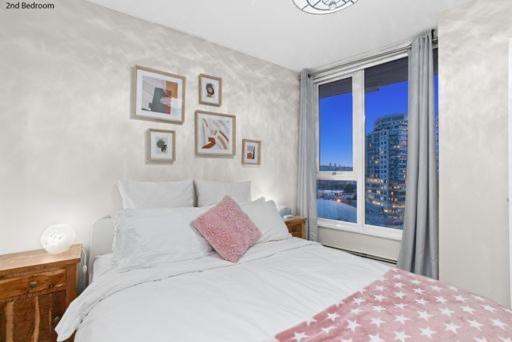 Beautiful Bright Modern Condo With Water View And Ac In Dt Vancouver 2Br,3Bd,2Bt Sleeps 6 Guests Free Parking Netflix Included Exterior photo