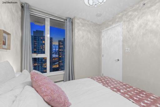 Beautiful Bright Modern Condo With Water View And Ac In Dt Vancouver 2Br,3Bd,2Bt Sleeps 6 Guests Free Parking Netflix Included Exterior photo