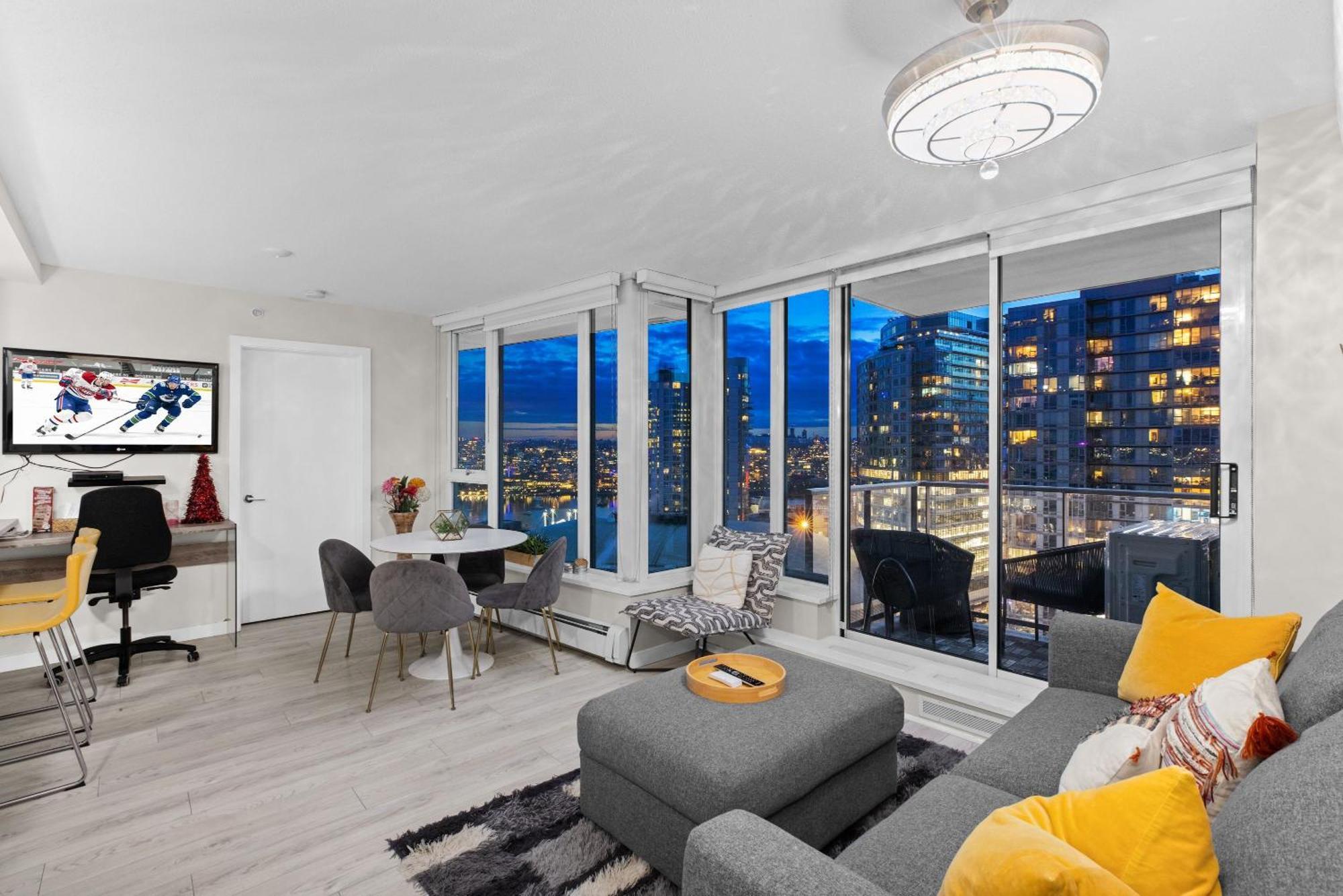 Beautiful Bright Modern Condo With Water View And Ac In Dt Vancouver 2Br,3Bd,2Bt Sleeps 6 Guests Free Parking Netflix Included Exterior photo