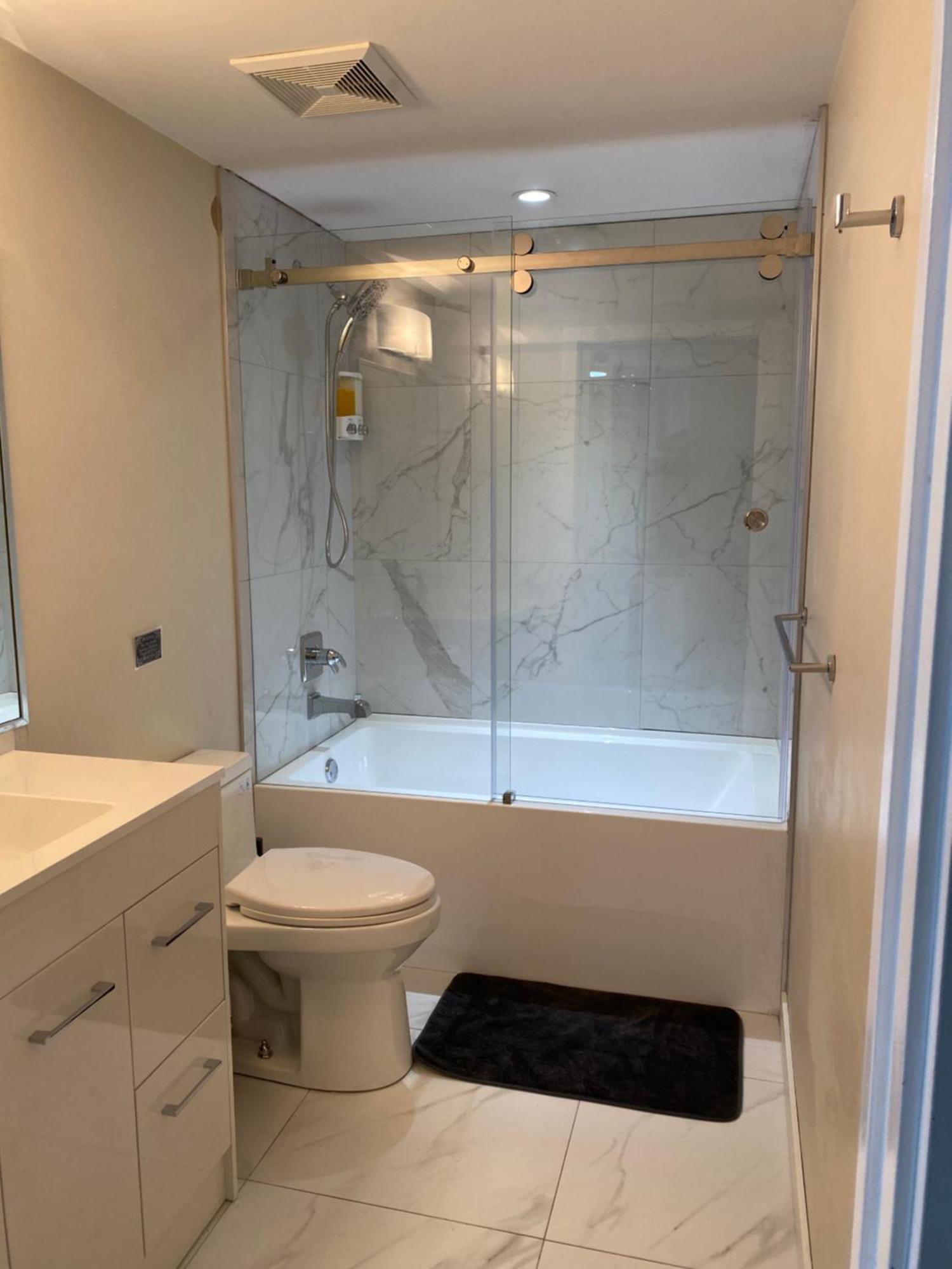 Beautiful Bright Modern Condo With Water View And Ac In Dt Vancouver 2Br,3Bd,2Bt Sleeps 6 Guests Free Parking Netflix Included Exterior photo